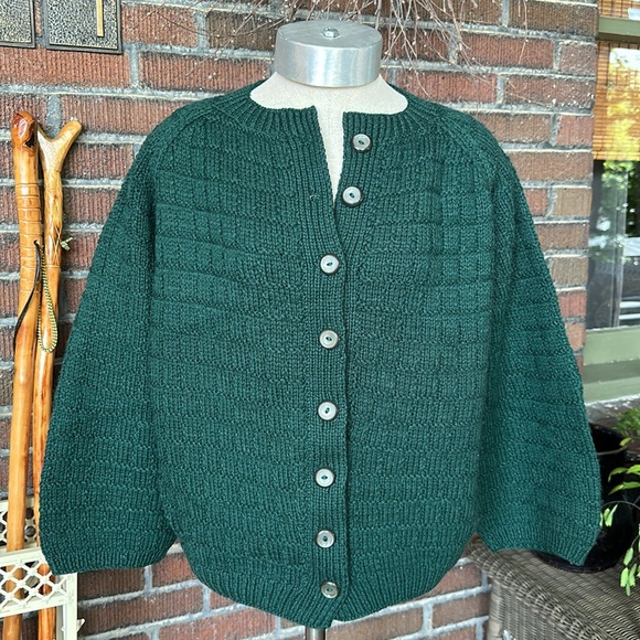 Hand knit vintage emerald/forest green cropped cardigan w/3/4 sleeves. Size Med - Picture 1 of 8